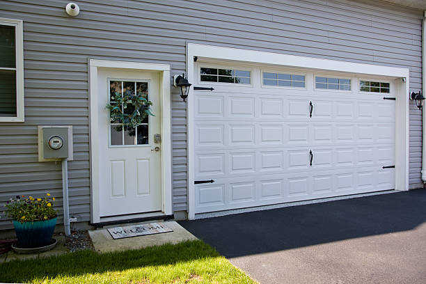 24/7 Emergency Garage Door Panel Replacement experts in Salina, KS